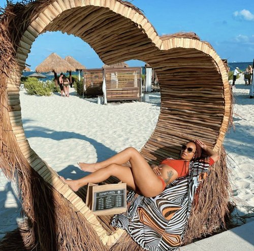 Clara's Closet travel lifestyle image